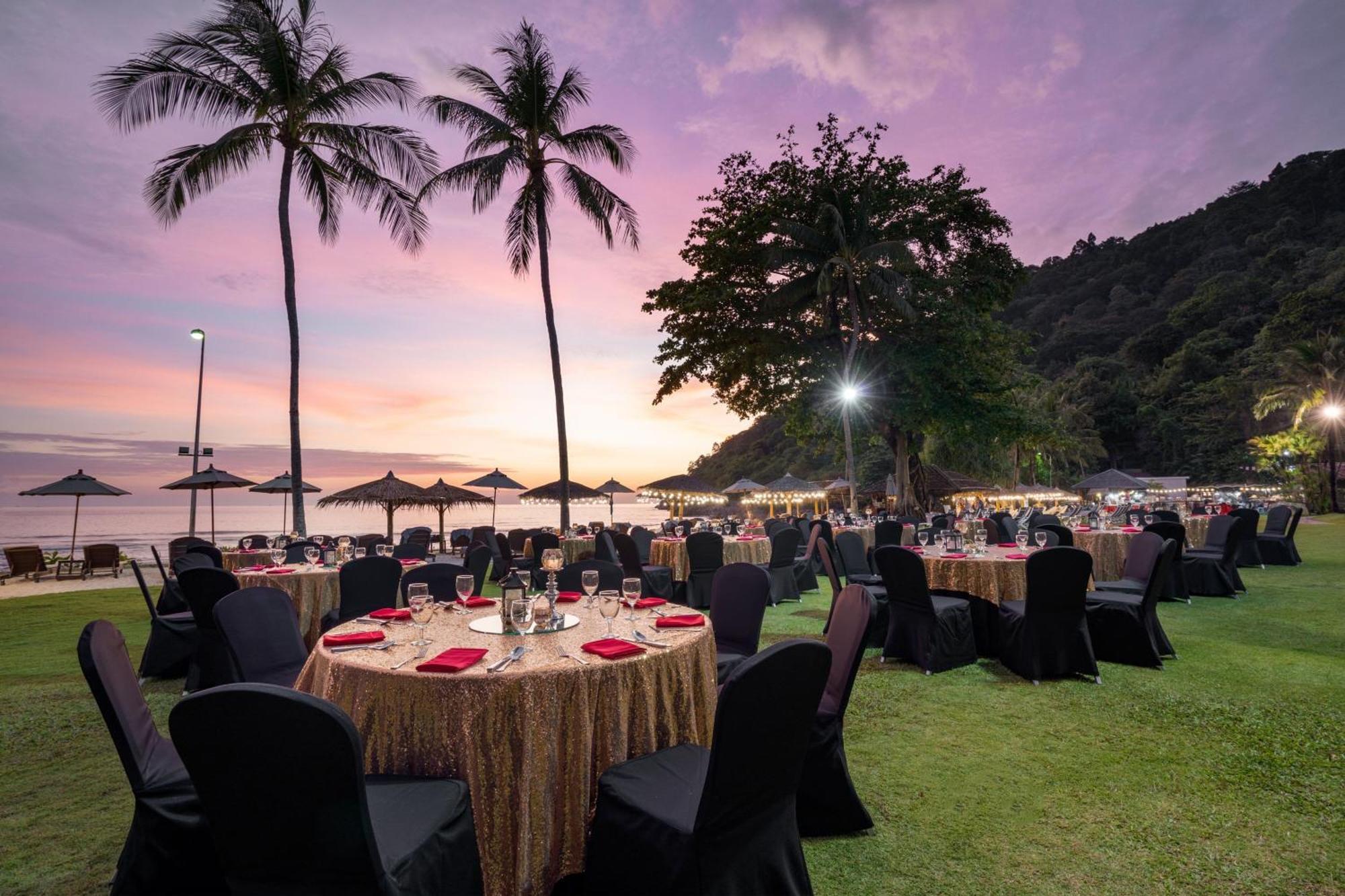 Phuket Marriott Resort & Spa, Merlin Beach Patong Exterior photo The lawn at the Royal Thai Navy SEAL Base