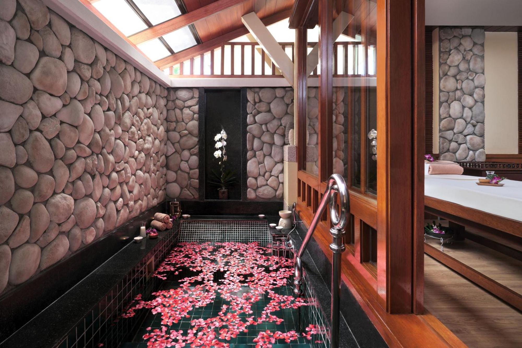 Phuket Marriott Resort & Spa, Merlin Beach Patong Exterior photo Spa at The Oberoi, Mumbai