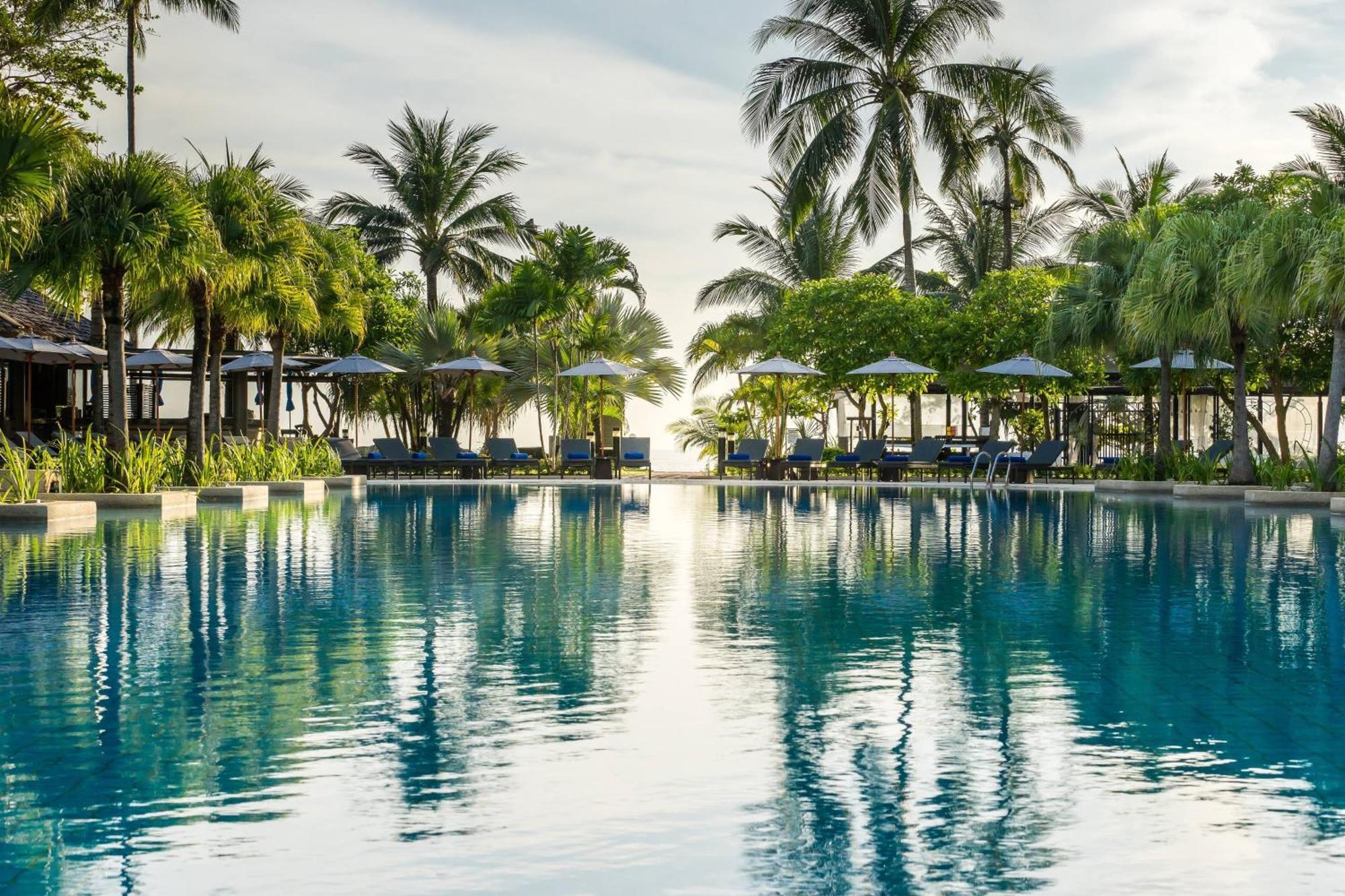 Phuket Marriott Resort & Spa, Merlin Beach Patong Exterior photo The pool at the InterContinental Danang Sun Peninsula Resort