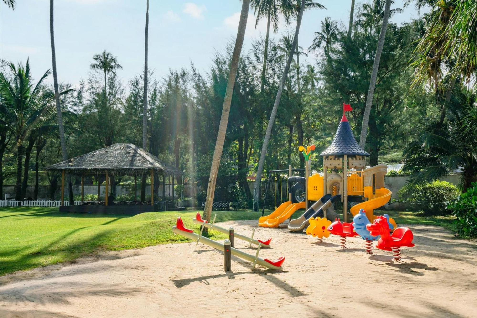 Phuket Marriott Resort & Spa, Merlin Beach Patong Exterior photo Playground at the park
