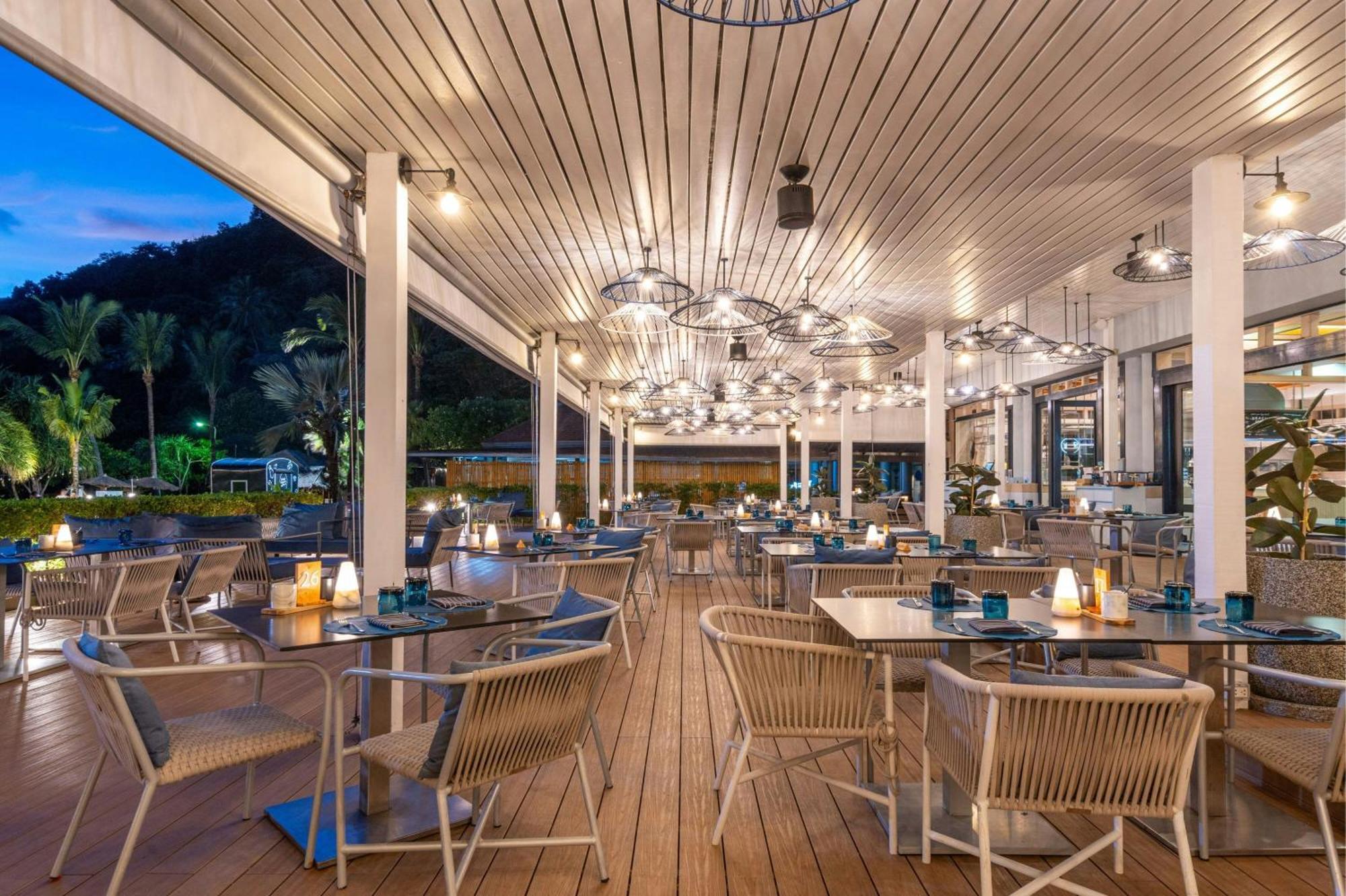 Phuket Marriott Resort & Spa, Merlin Beach Patong Exterior photo The Deck