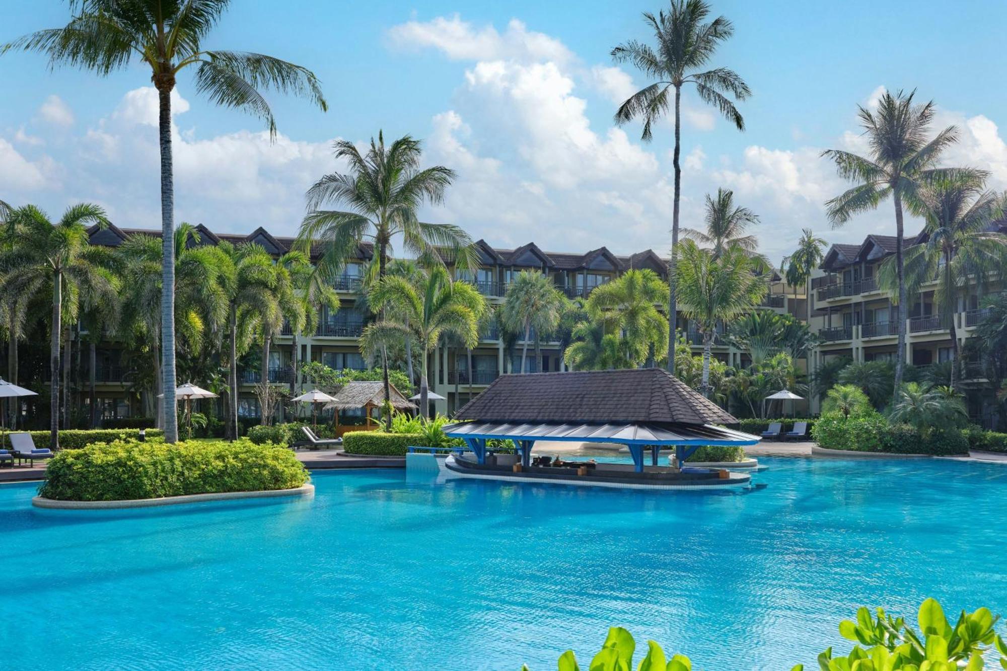Phuket Marriott Resort & Spa, Merlin Beach Patong Exterior photo The swimming pool at the Westin