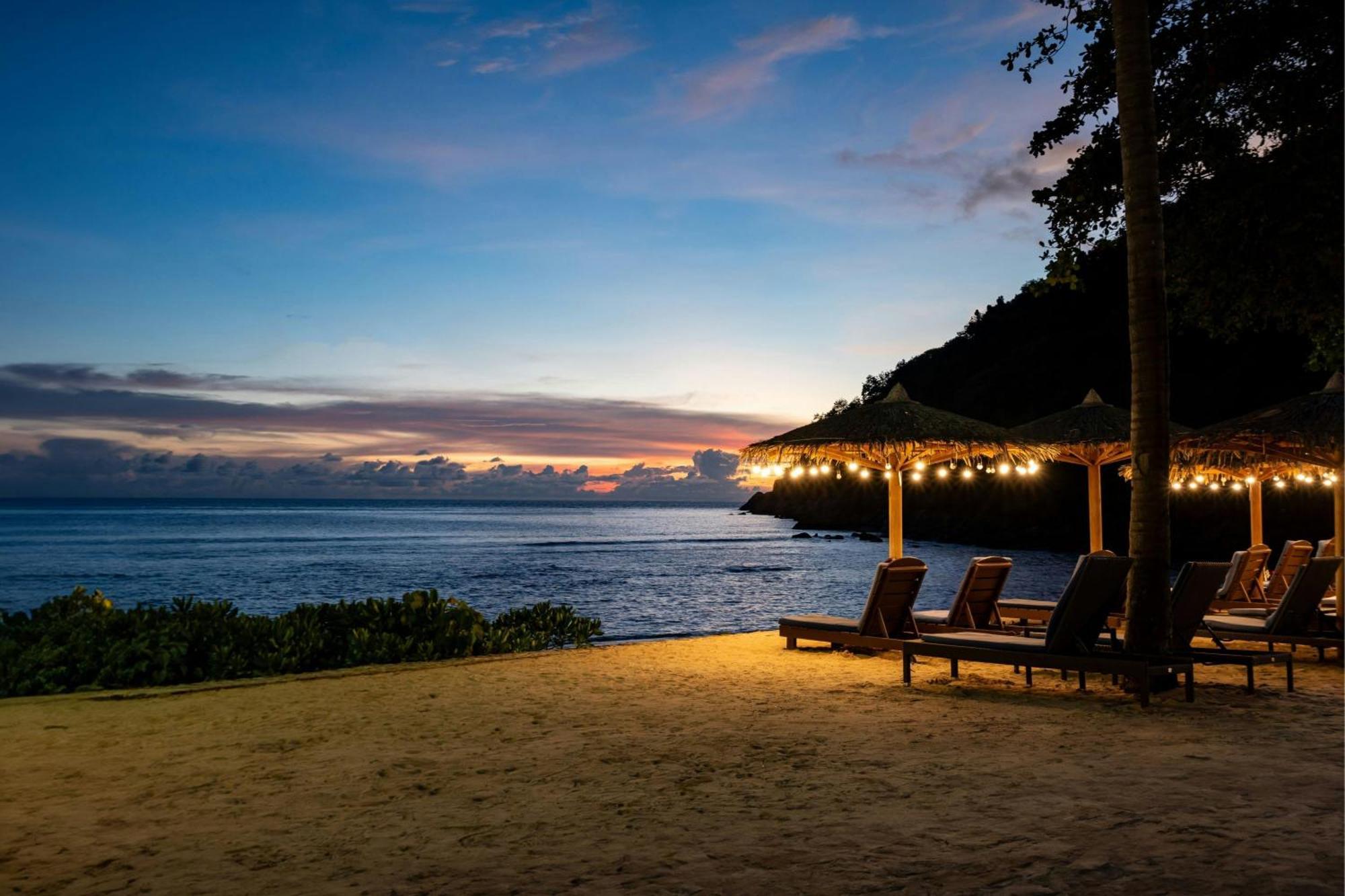 Phuket Marriott Resort & Spa, Merlin Beach Patong Exterior photo Sunset at the beach