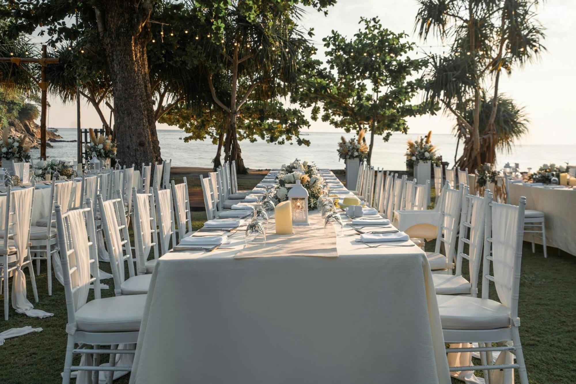 Phuket Marriott Resort & Spa, Merlin Beach Patong Exterior photo A wedding reception at the Royal Cliff Beach Hotel
